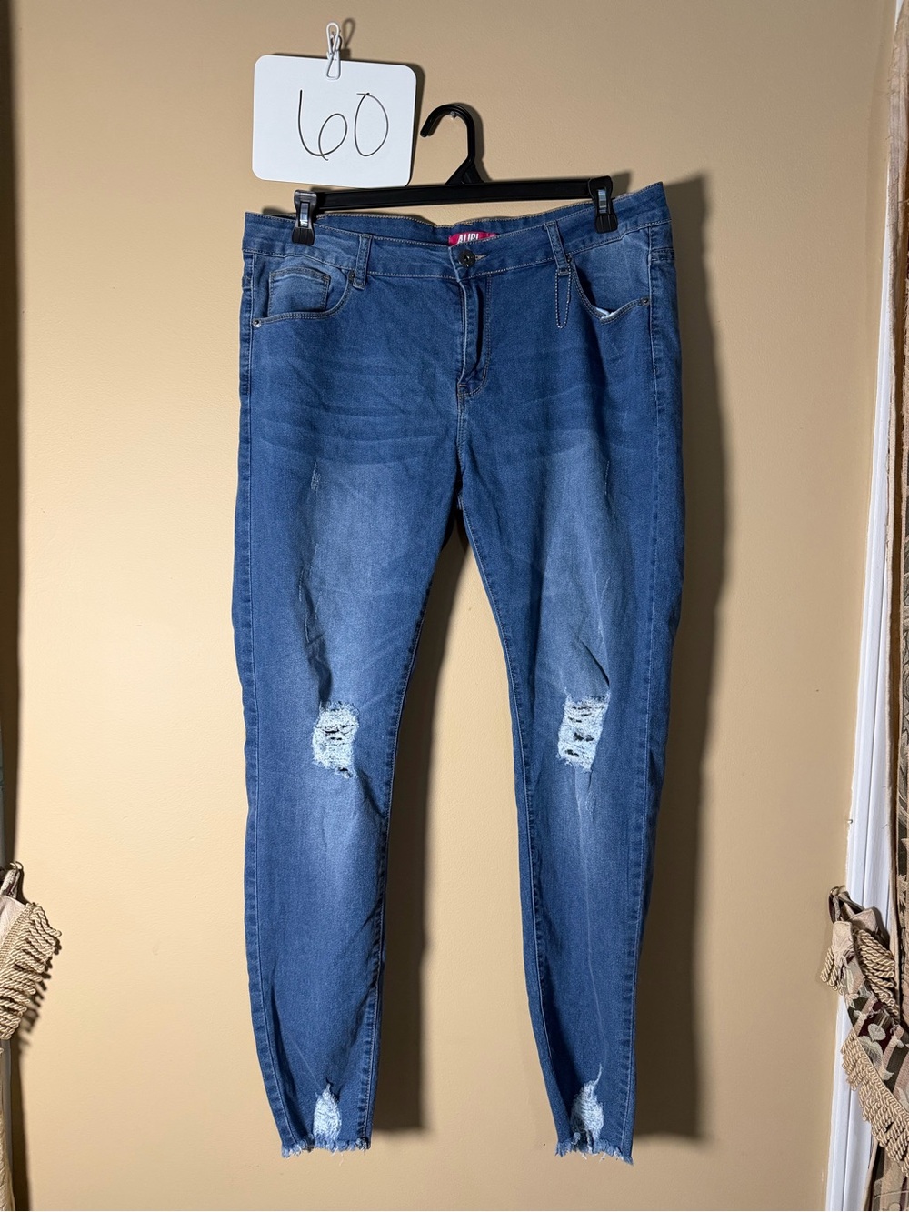 Women’s Skinny Distressed Jeans in Dark Blue